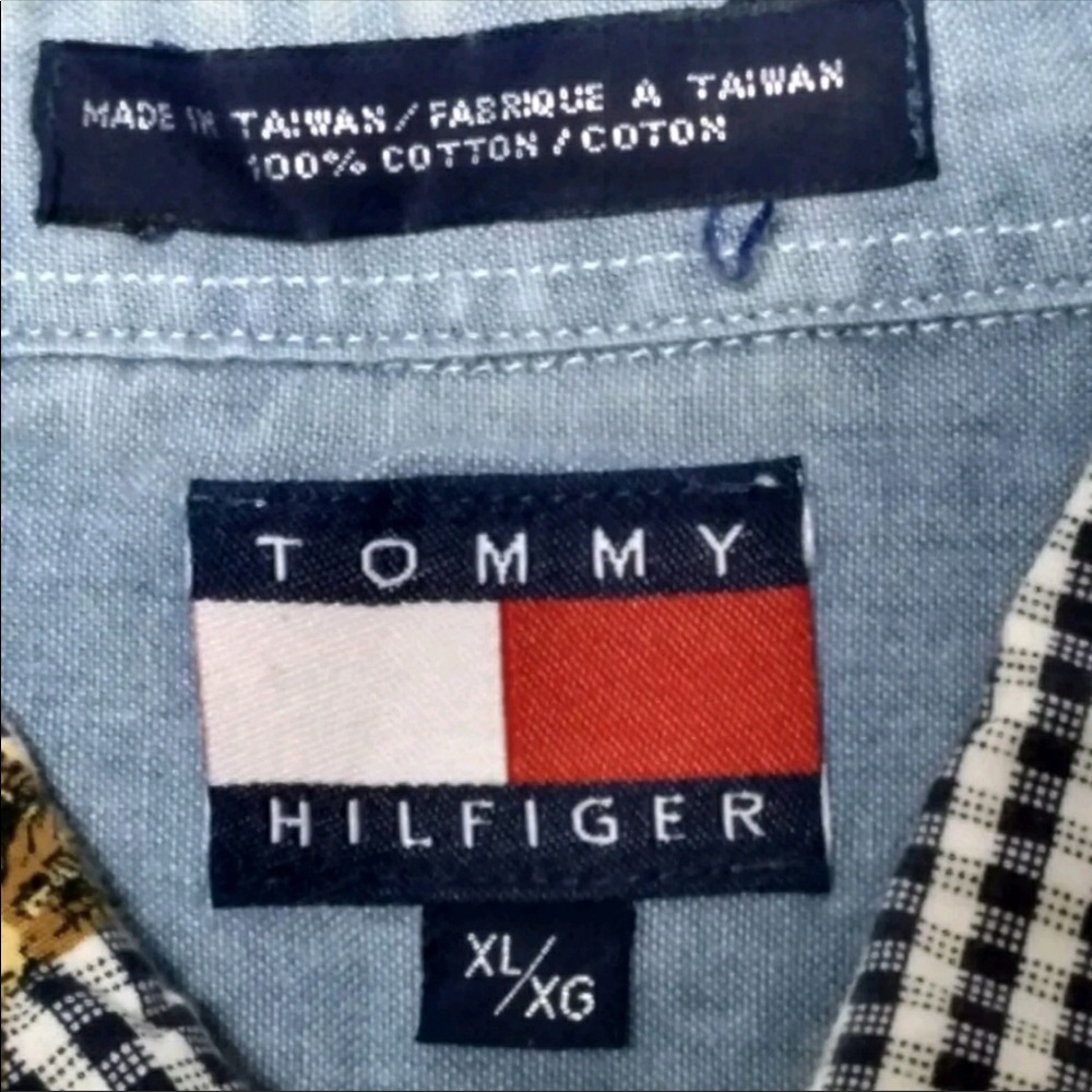 VTG Tommy Hilfiger Button up 🍾🍾🍾 - Picture 2 of 3